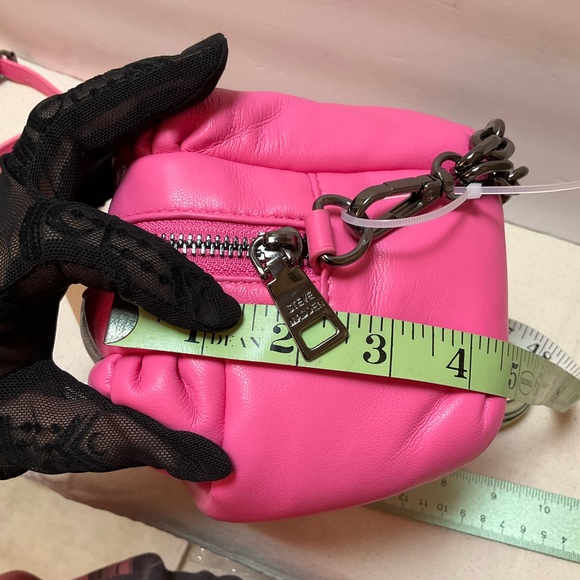 NWT Steve Madden HOT PINK Soft puffy Camera Crossbody - Picture 8 of 13